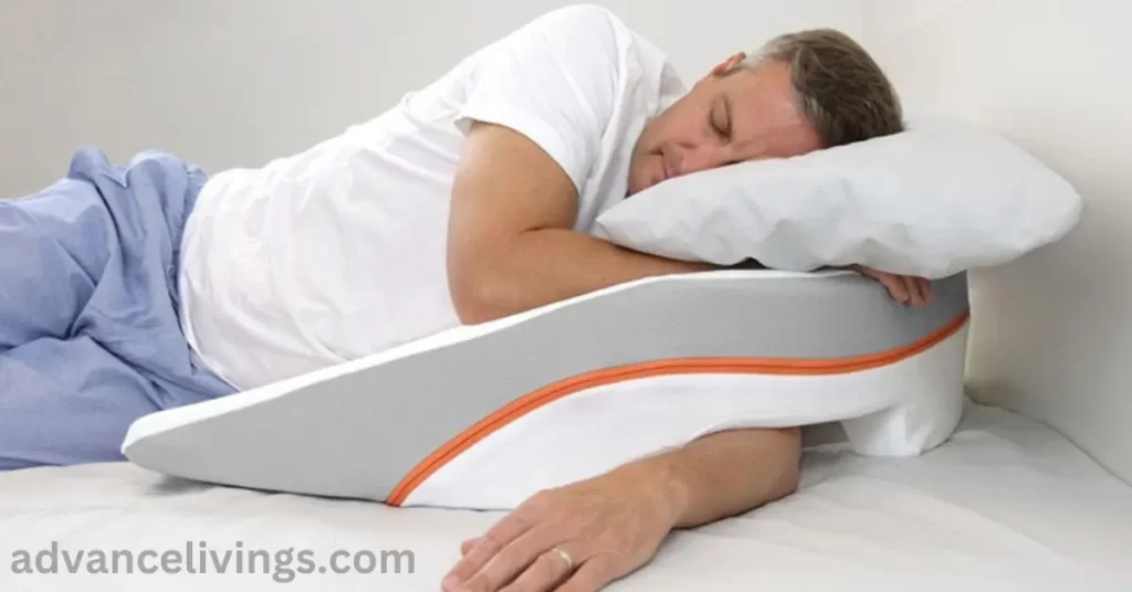 How to adjust a Wedge Pillow with your sleeping position?
First and foremost, elevate your upper body at a 30 to 45-degree angle. It encourages improved blood circulation. It reduces edema. Position the wedge cushion to raise and support your shoulder while properly aligning your spine. To find the most comfortable position, you must experiment with different heights and angles.
